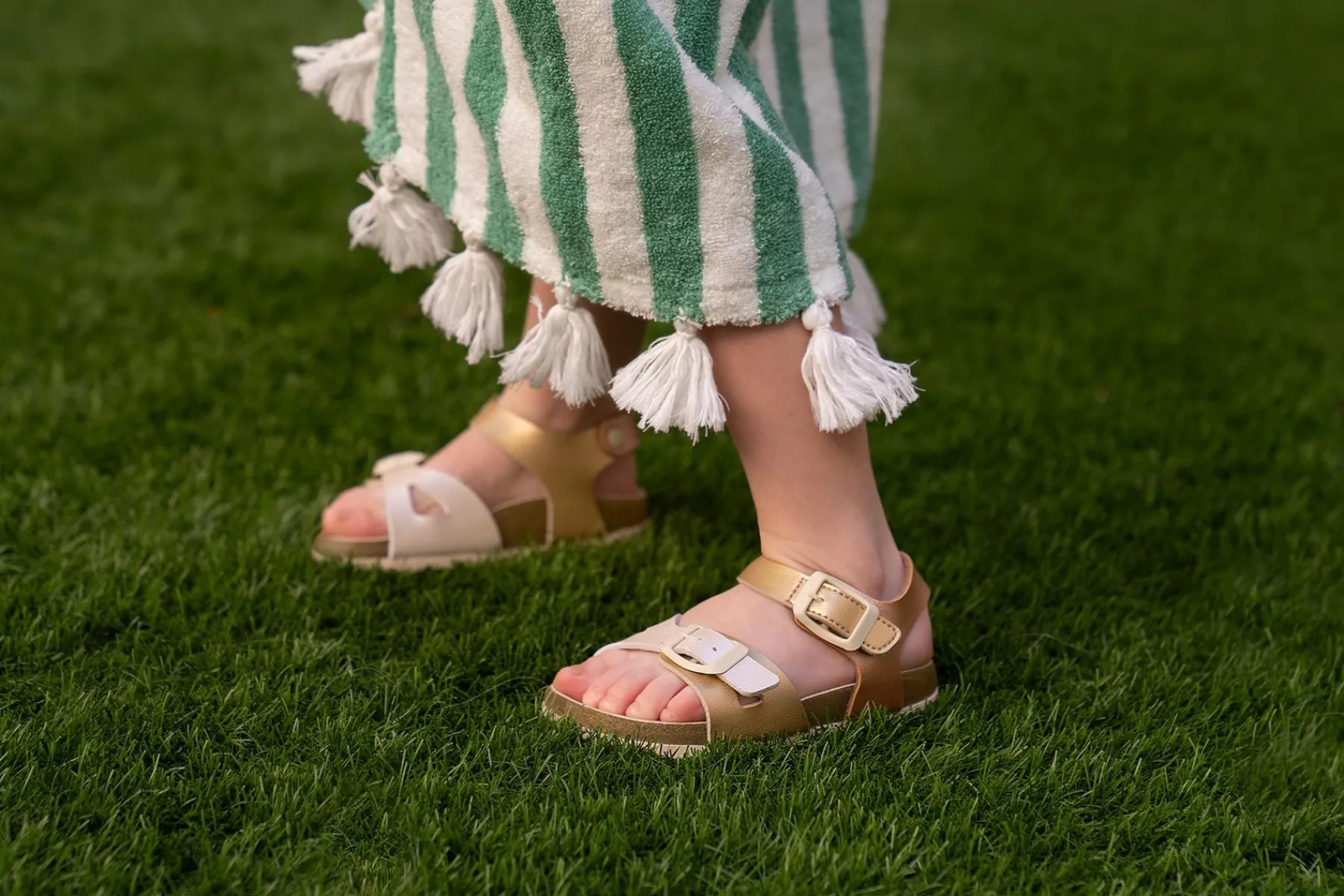 Sandalias con tiras ajustables KAOI | Camelot Fashion