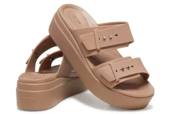 Sandalias de cuña BROOKLYN BUCKLE LOW WEDGE W | Crocs Hot